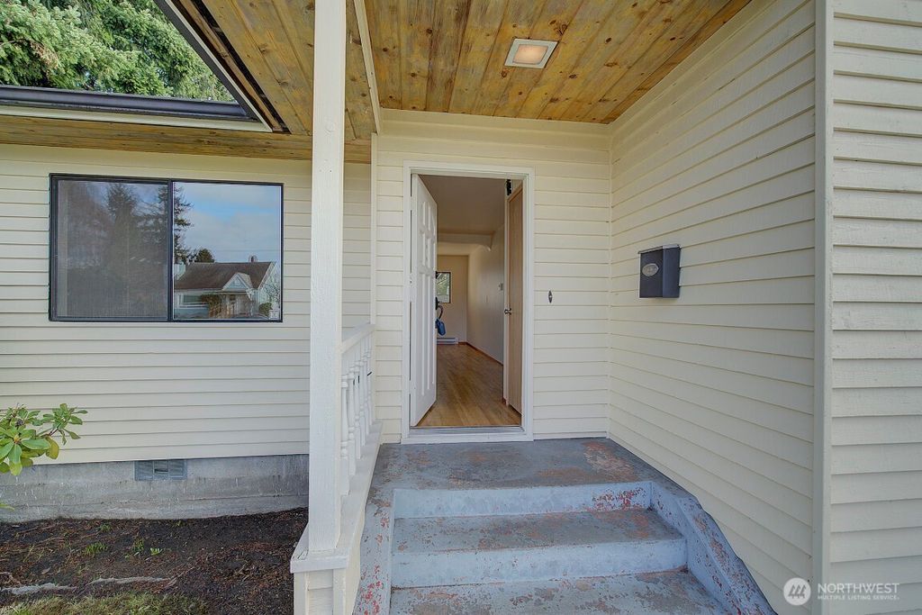 Photo of 1111 Lombard Avenue, Everett, WA 98201 (MLS # 2466092)