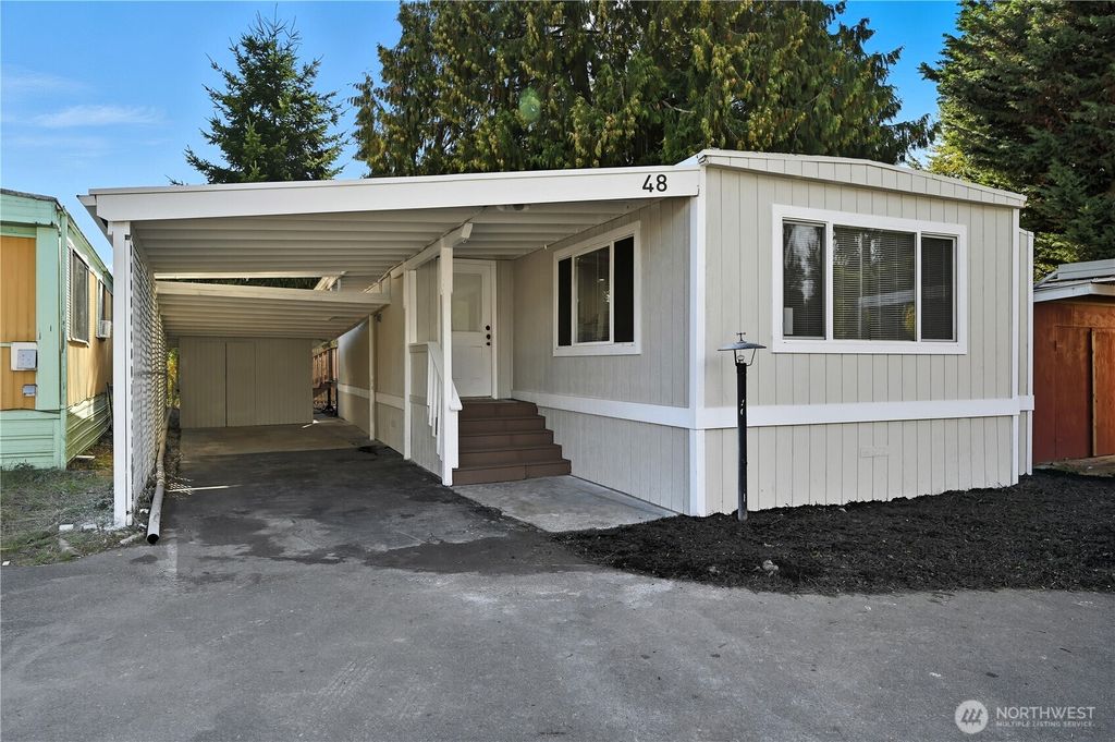Photo of 14322 Admiralty Way Way #48, Lynnwood, WA 98087 (MLS # 2439596)