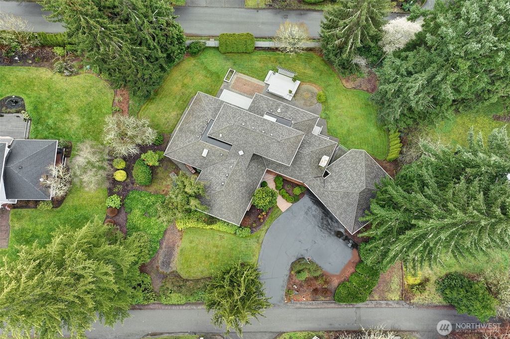 Photo of 243 140th Avenue NE, Bellevue, WA 98005 (MLS # 2487226)