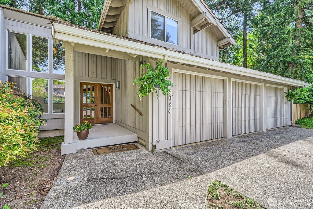 Photo of 4024 168th Avenue NE, Redmond, WA 98052 (MLS # 2362023)