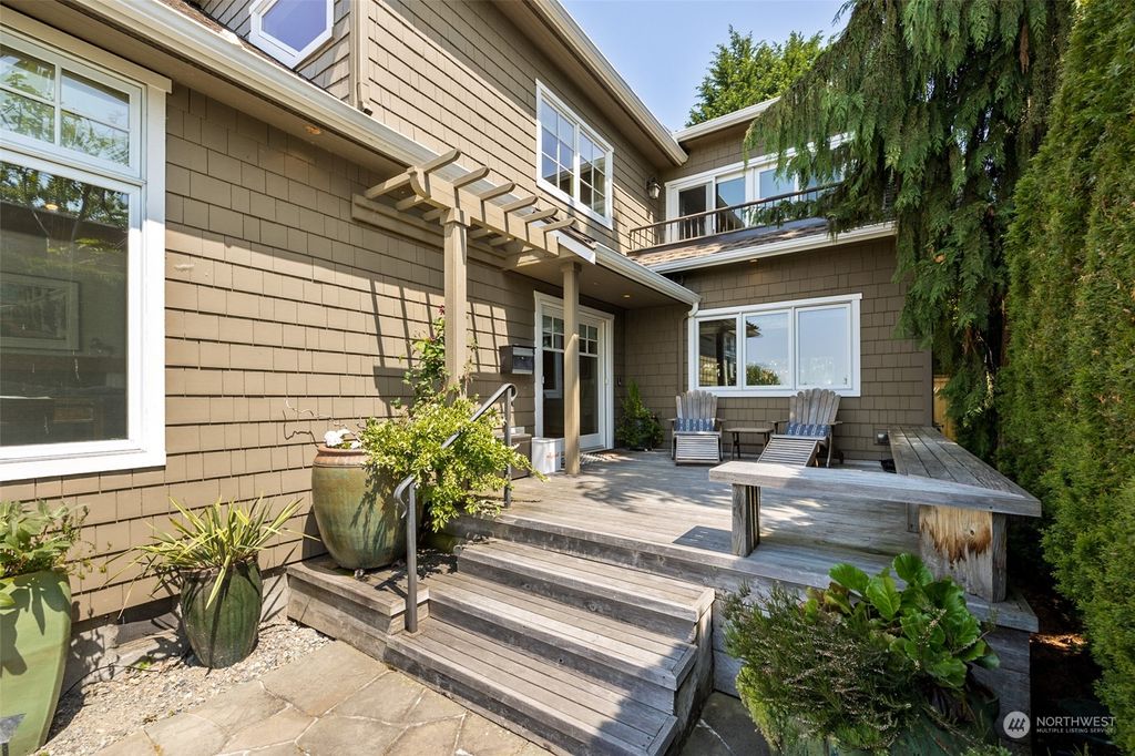 Photo of 126 Waverly Way, Kirkland, WA 98033 (MLS # 2075117)