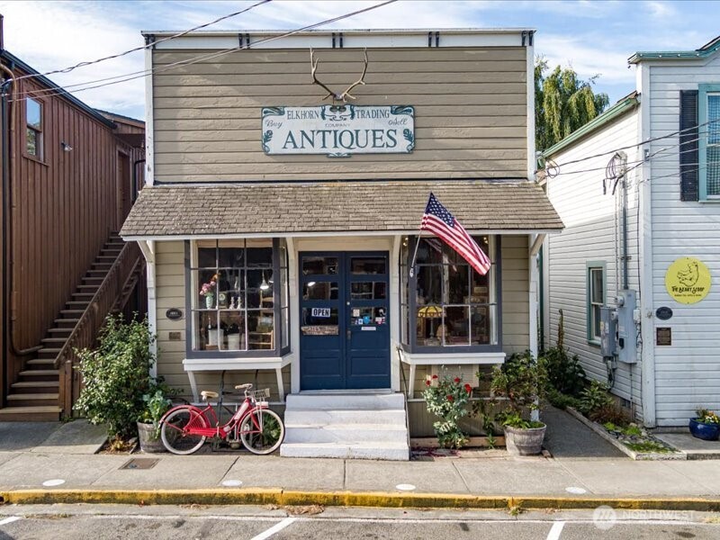 15 NW Front Street
