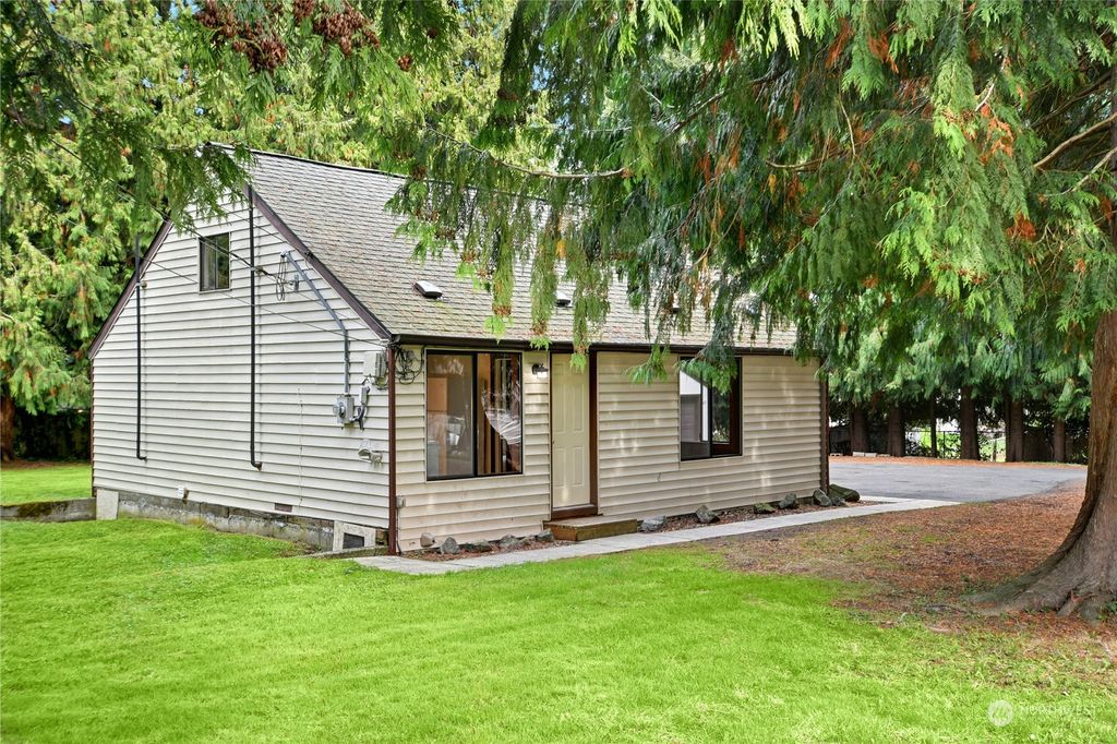 Photo of 431 60th Street SE, Everett, WA 98203 (MLS # 2176136)