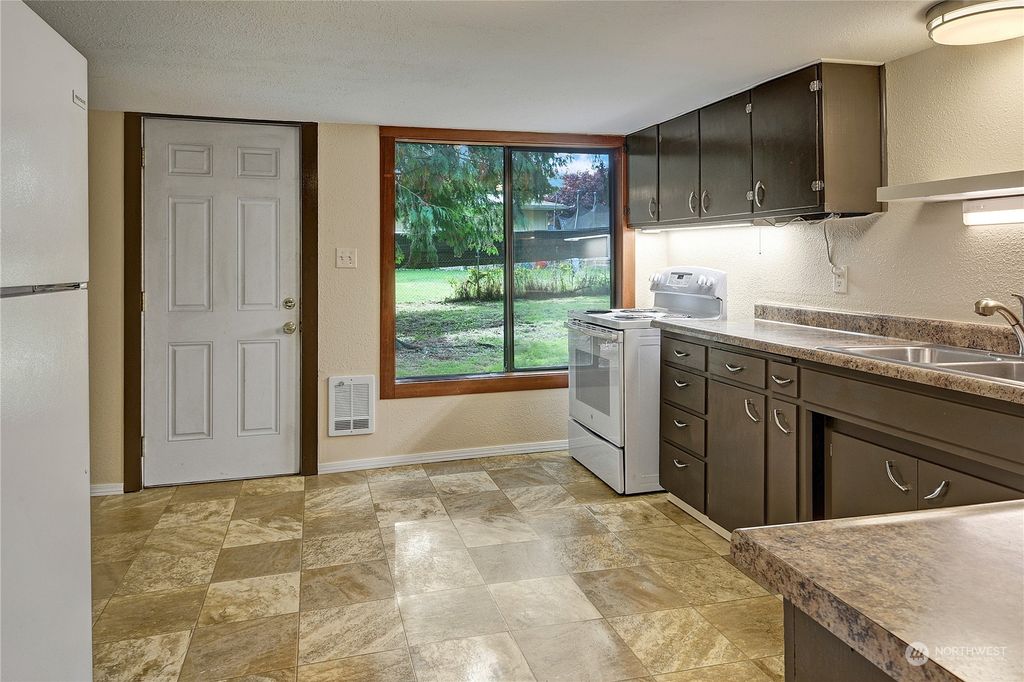 Photo of 431 60th Street SE, Everett, WA 98203 (MLS # 2176136)