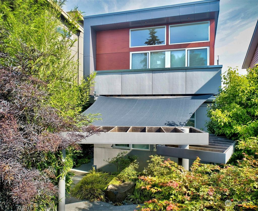 Photo of 128 NE 63rd Street, Seattle, WA 98115 (MLS # 2133316)