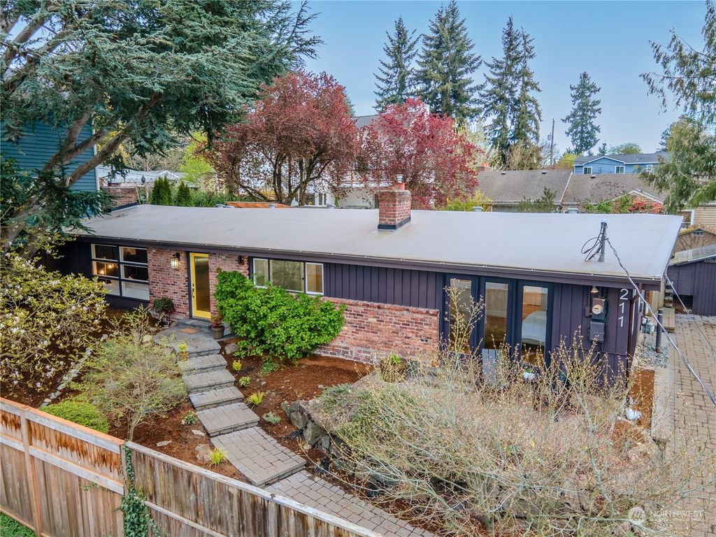 Photo of 211 NE 94th Street, Seattle, WA 98115 (MLS # 2221948)