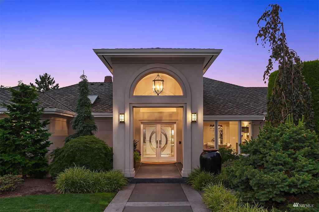 Photo of 1365 92nd Avenue NE, Clyde Hill, WA 98004 (MLS # 1993399)