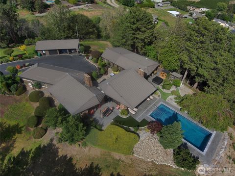 Photo of 218 Sunnyslope Heights Road Rd, Wenatchee, WA 98801 (MLS # 2493959)