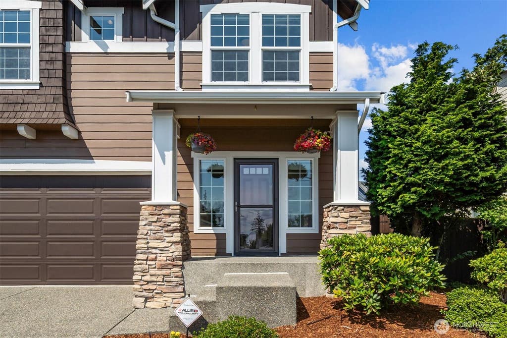 Photo of 5202 NE 7th Street, Renton, WA 98059 (MLS # 2570050)