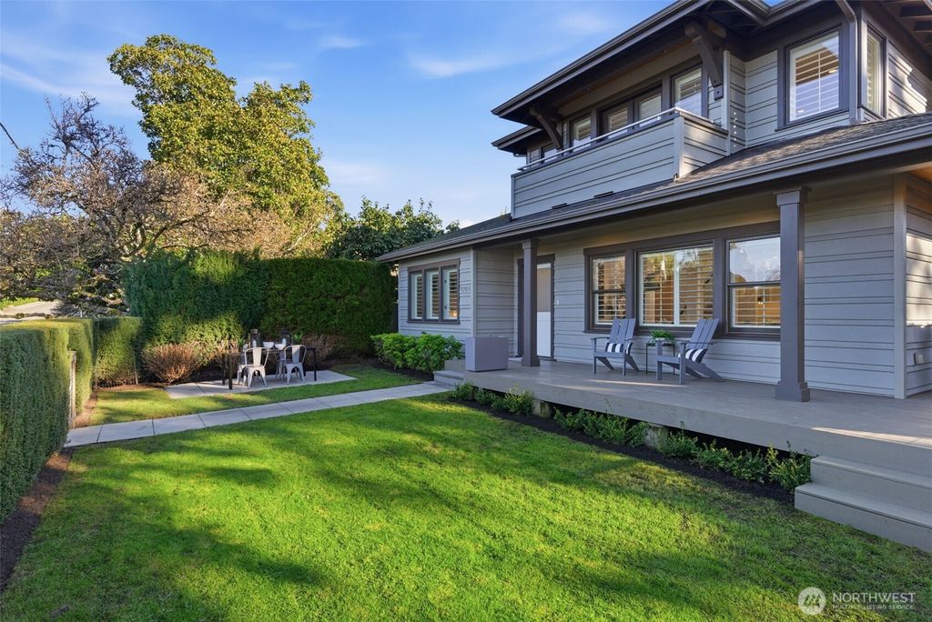 Photo of 1204 6th Street W, Kirkland, WA 98033 (MLS # 2511561)