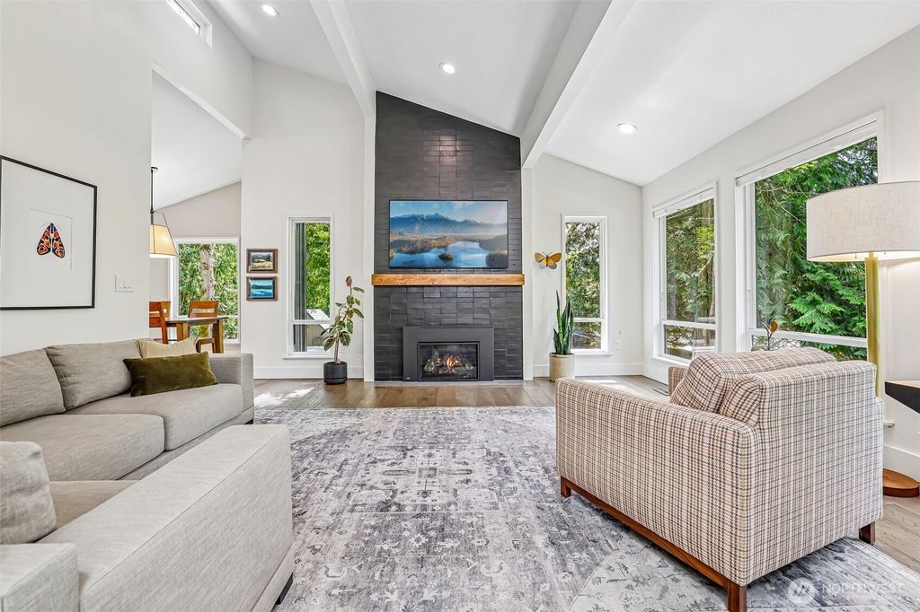 Photo of 12022 210th Place SE, Issaquah, WA 98027 (MLS # 2518495)