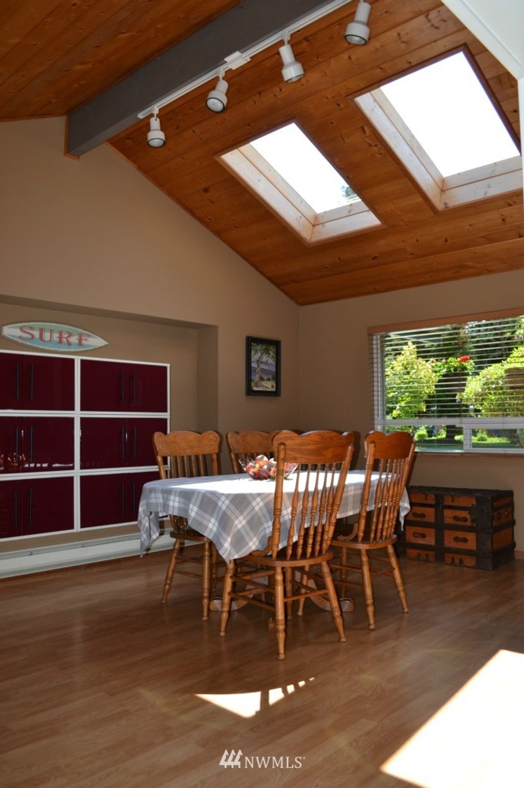 listing image 9369387543668661156