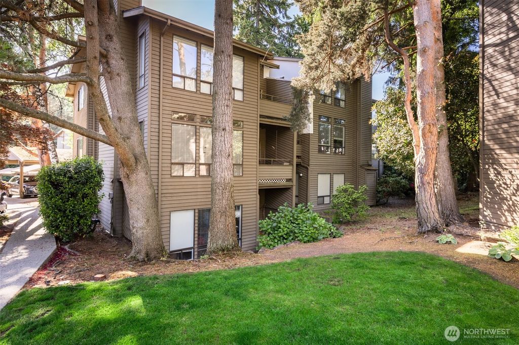 Photo of 130 SW 116th Street #F32, Seattle, WA 98146 (MLS # 2388064)