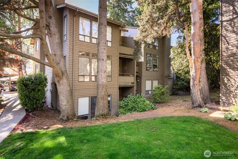 Photo of 130 SW 116th Street #F32, Seattle, WA 98146 (MLS # 2388064)