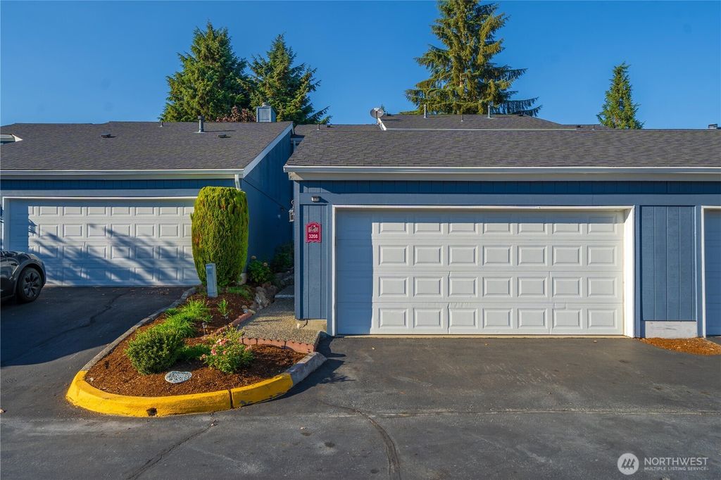 Photo of 3208 SW 319th Place #39, Federal Way, WA 98023 (MLS # 2444081)