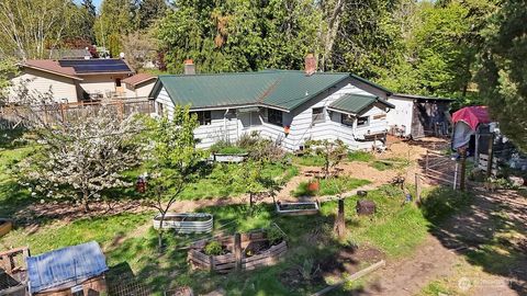 Photo of 909 Rosecrans St, Port Townsend, WA 98368 (MLS # 2513454)