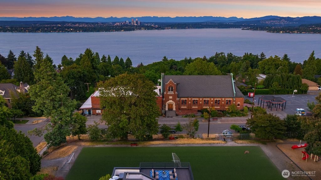 Photo of 928 34th Avenue, Seattle, WA 98122 (MLS # 2470421)