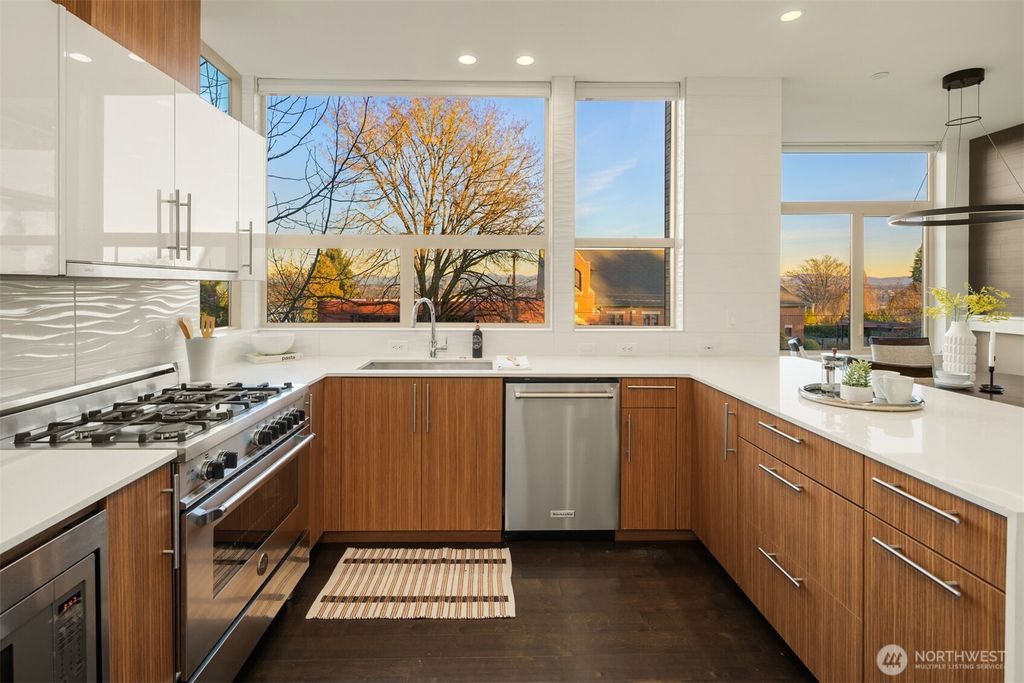 Photo of 928 34th Avenue, Seattle, WA 98122 (MLS # 2470421)