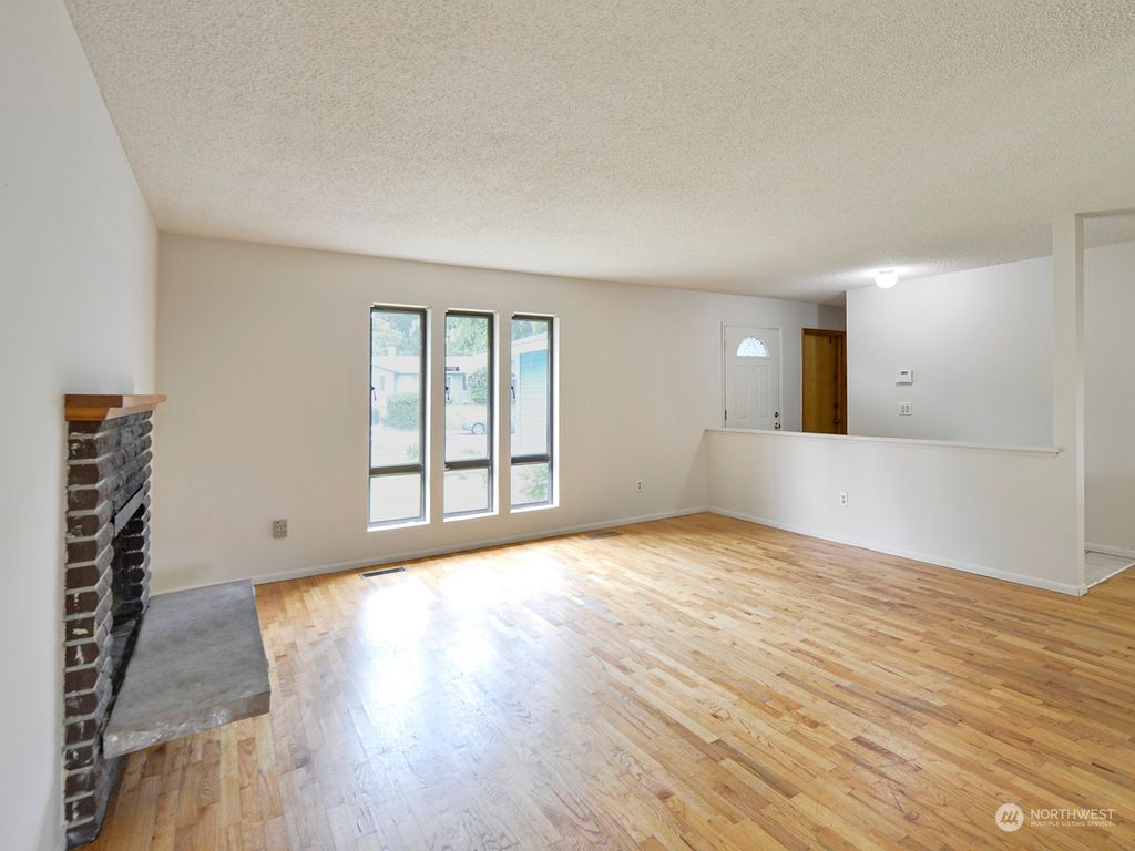 Photo of 30206 21st Avenue S, Federal Way, WA 98003 (MLS # 2068632)