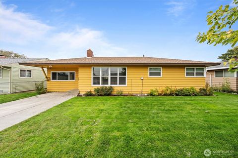 Photo of 135 H Street NE, Ephrata, WA 98823 (MLS # 2439597)