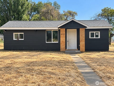 Photo of 410 E Cherry Avenue, Ritzville, WA 99169 (MLS # 2587401)