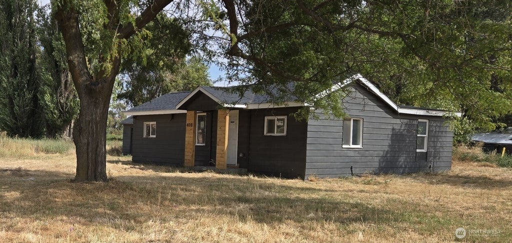 Photo of 410 E Cherry Avenue, Ritzville, WA 99169 (MLS # 2587401)