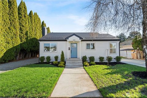 Photo of 1802 Douglas Street, Mount Vernon, WA 98273 (MLS # 2475871)
