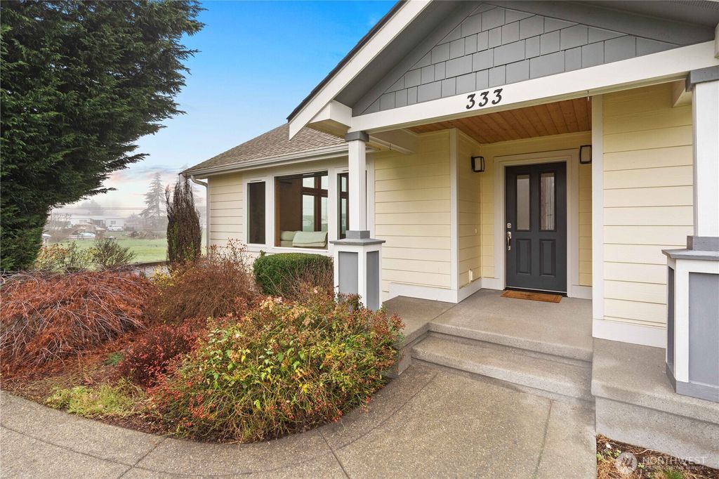 Photo of 333 10th Avenue N, Algona, WA 98001 (MLS # 2460278)