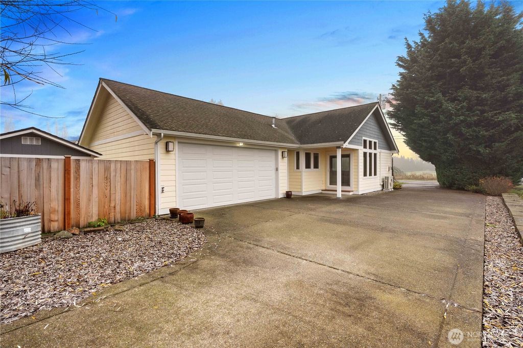 Photo of 333 10th Avenue N, Algona, WA 98001 (MLS # 2460278)