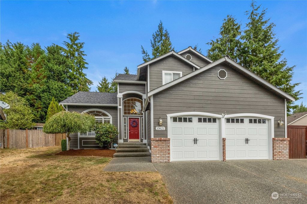 Photo of 10621 27th Drive SE, Everett, WA 98208 (MLS # 2154520)