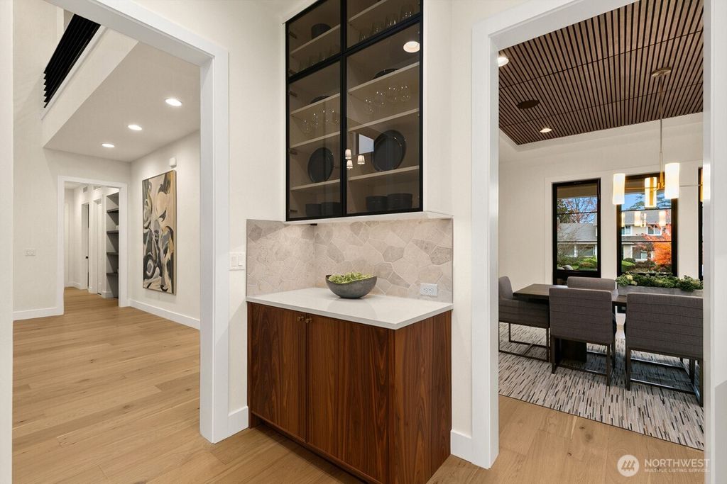 Photo of 27 Tulalip Key, Bellevue, WA 98006 (MLS # 2379024)