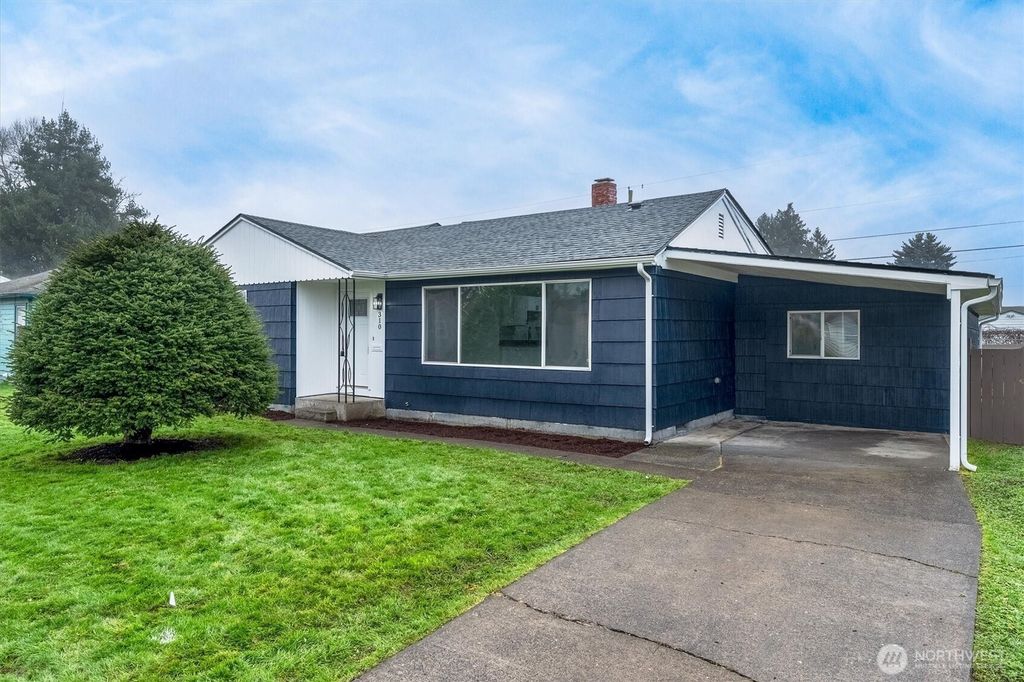 Photo of 310 Cypress Street, Longview, WA 98632 (MLS # 2471813)
