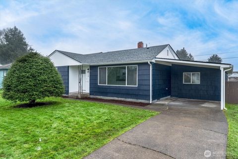 Photo of 310 Cypress Street, Longview, WA 98632 (MLS # 2471813)