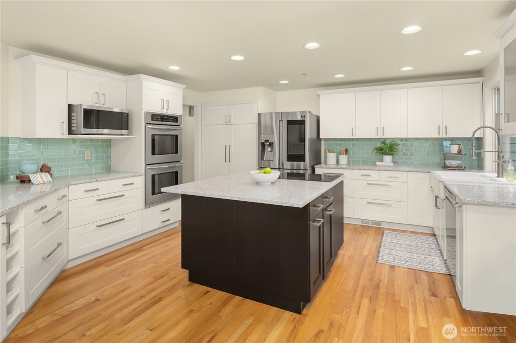 Photo of 14220 SE 77th Street, Newcastle, WA 98059 (MLS # 2579469)
