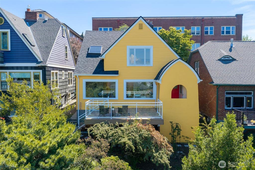 Photo of 5006 Greenwood Avenue N, Seattle, WA 98103 (MLS # 2545540)