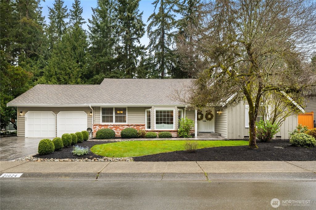 Photo of 21024 NE 36th Street, Sammamish, WA 98074 (MLS # 2382167)