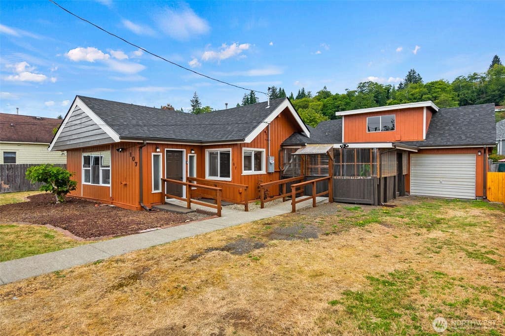 Photo of 107 Eklund Avenue, Hoquiam, WA 98550 (MLS # 2569668)