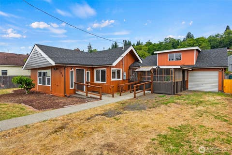 Photo of 107 Eklund Avenue, Hoquiam, WA 98550 (MLS # 2569668)