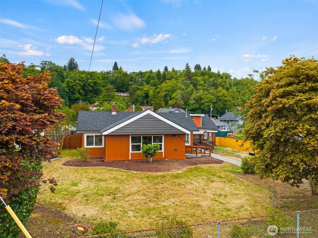 Photo of 107 Eklund Avenue, Hoquiam, WA 98550 (MLS # 2569668)