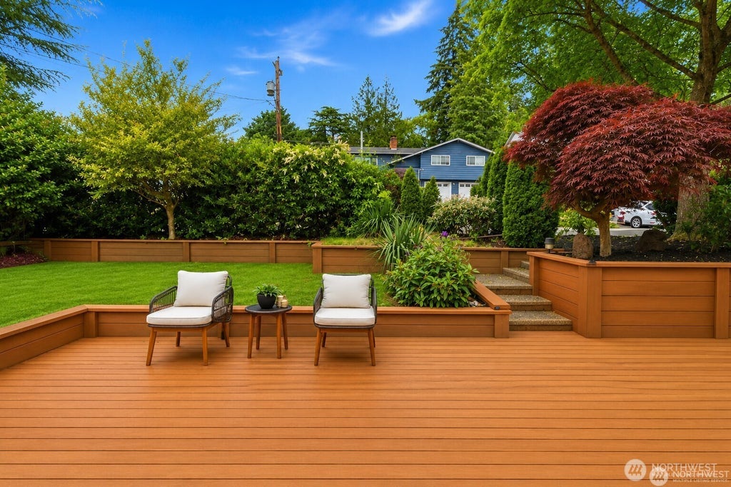 Photo of 325 105th Ave AVE SE, Bellevue, WA 98004 (MLS # 2575807)