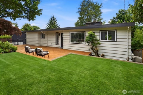 Photo of 325 105th Ave AVE SE, Bellevue, WA 98004 (MLS # 2575807)