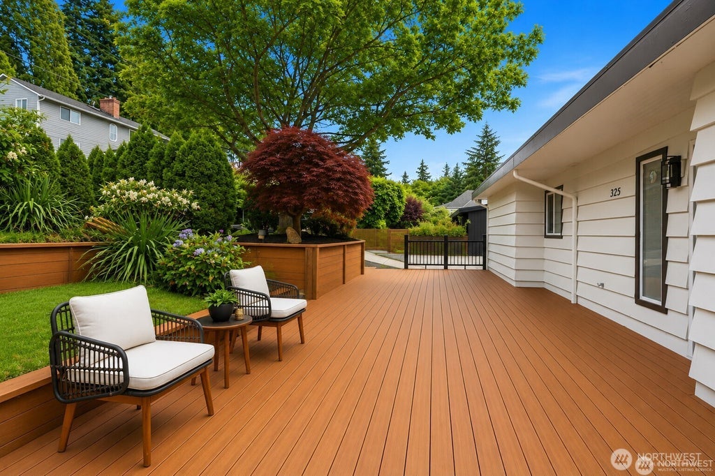 Photo of 325 105th Ave AVE SE, Bellevue, WA 98004 (MLS # 2575807)