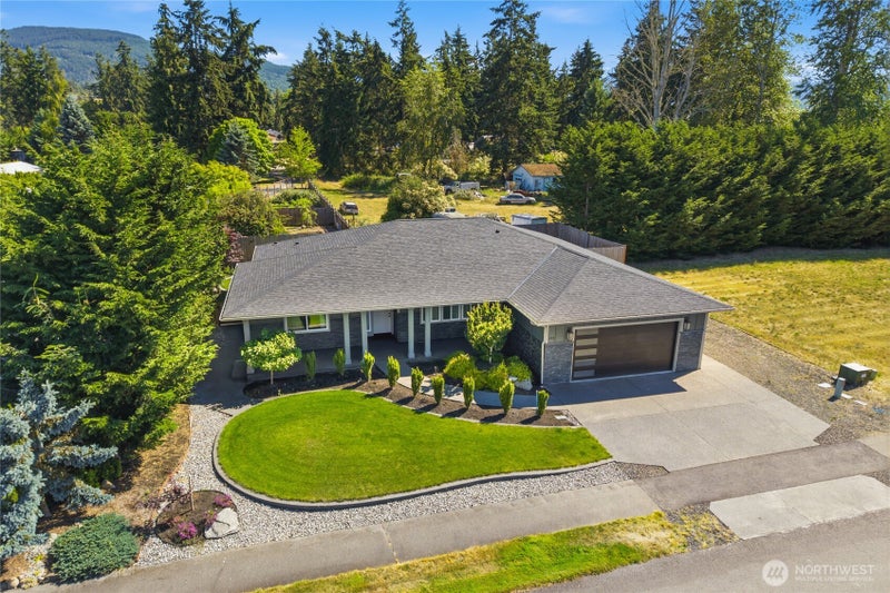 142 E Cobblestone Lane
