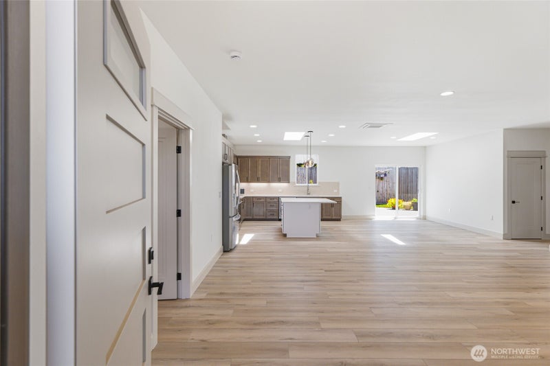142 E Cobblestone Lane