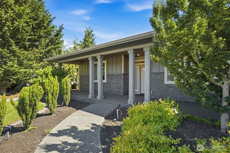 142 E Cobblestone Lane