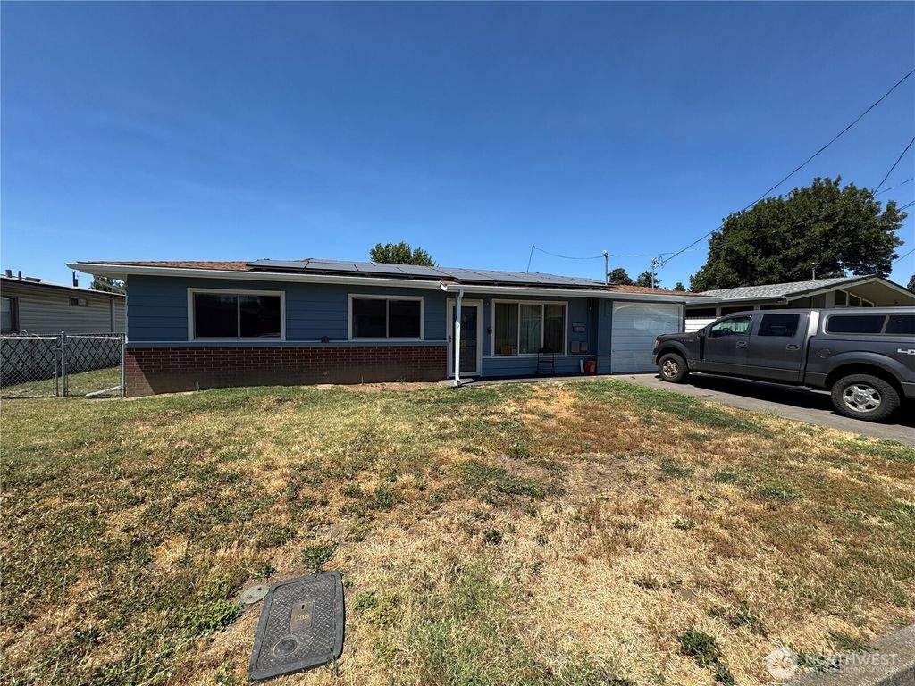 Photo of 820 SE Cedar Avenue AVE, College Place, WA 99324 (MLS # 2553815)