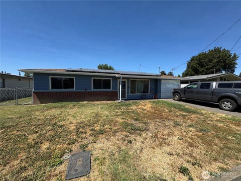 Photo of 820 SE Cedar Avenue AVE, College Place, WA 99324 (MLS # 2553815)