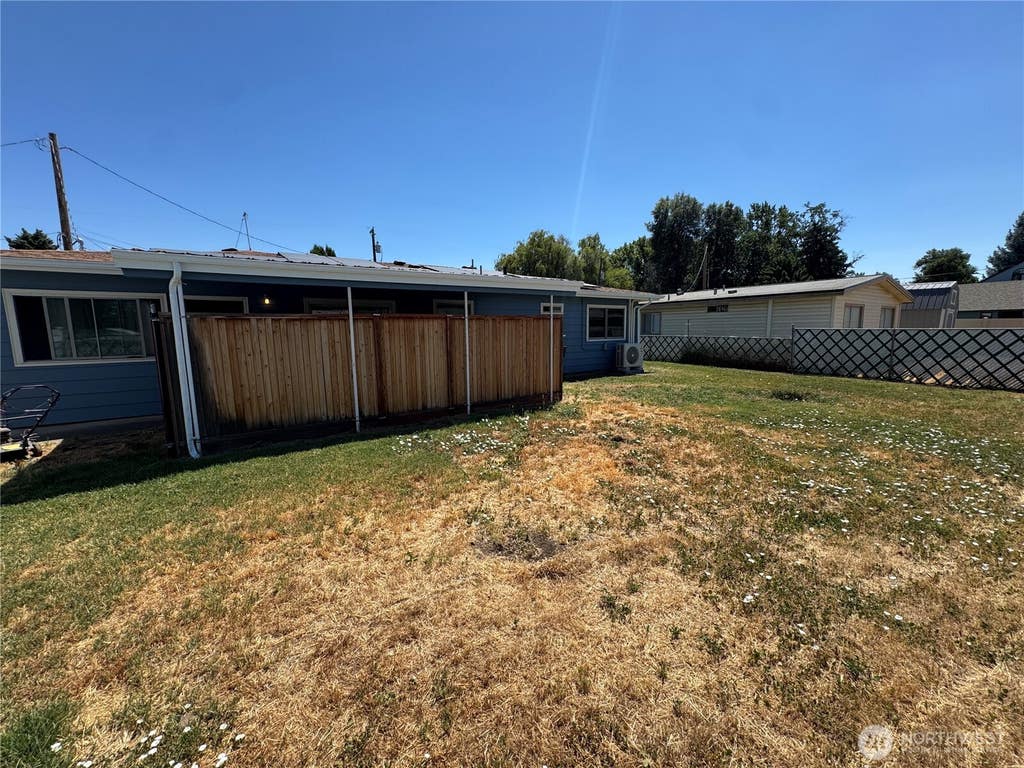 Photo of 820 SE Cedar Avenue AVE, College Place, WA 99324 (MLS # 2553815)