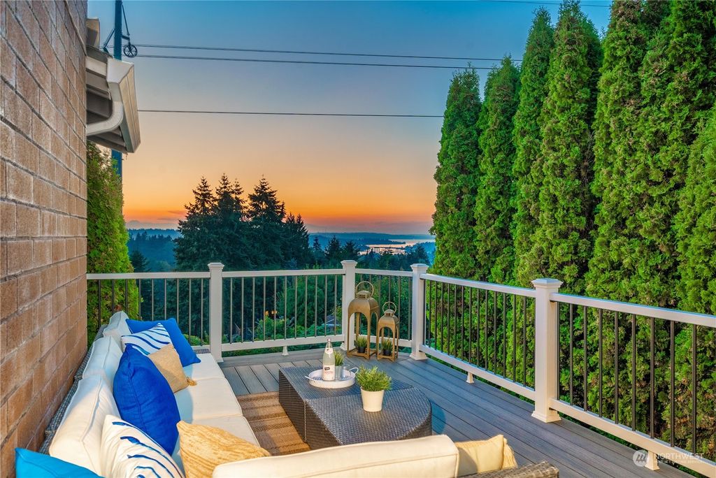 Photo of 4755 Somerset Drive SE, Bellevue, WA 98006 (MLS # 2013913)