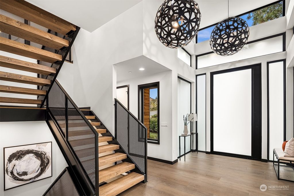 Photo of 915 Market Street, Kirkland, WA 98033 (MLS # 2201073)